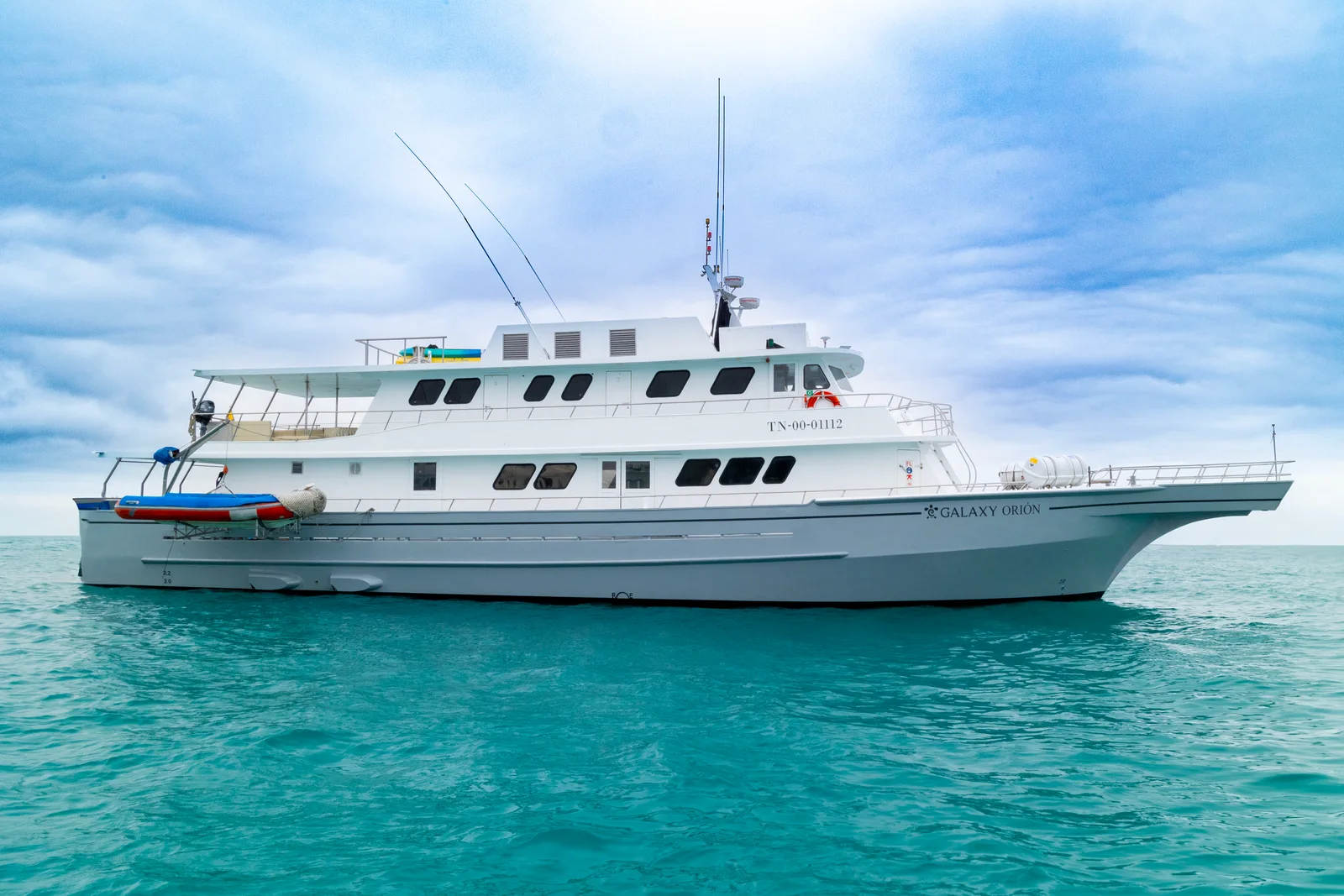 Galaxy Orión Yacht in the Galápagos
