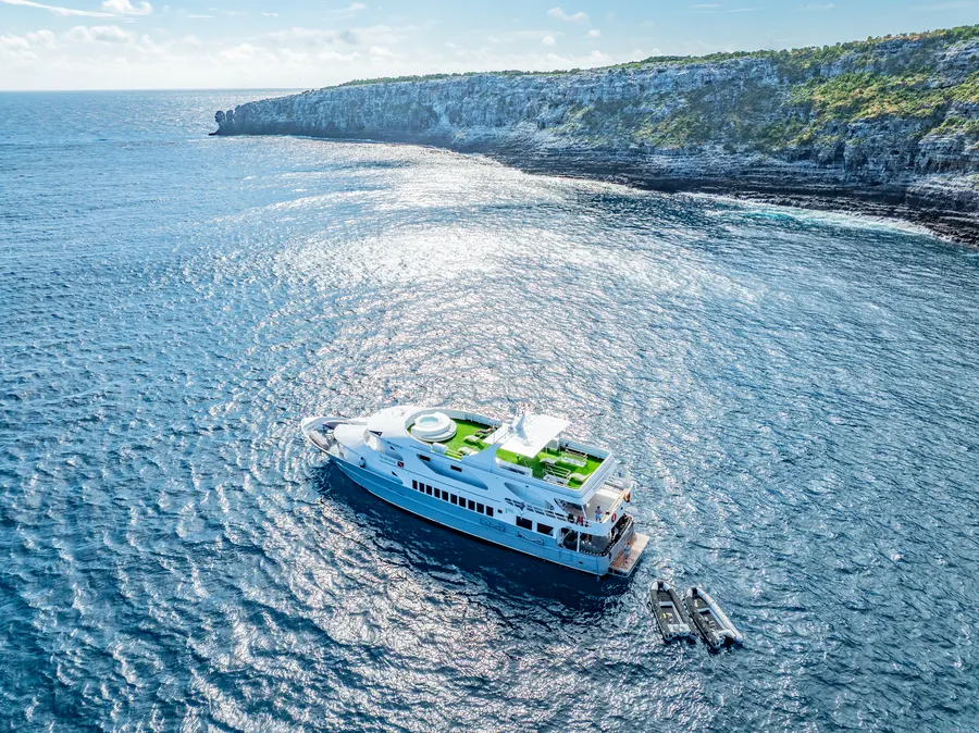 Galaxy Diver II — The Yacht
